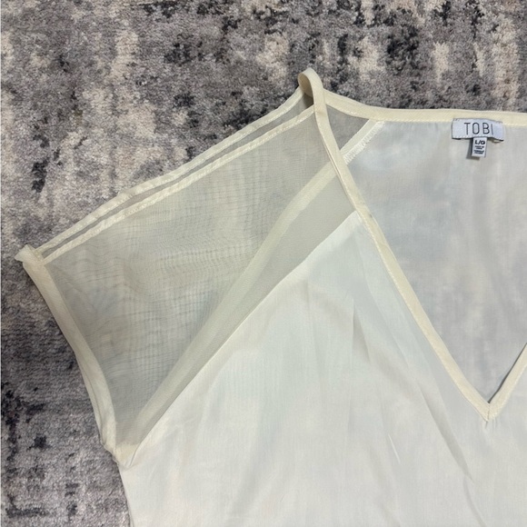 Tobi “cold shoulder” top - Picture 4 of 4